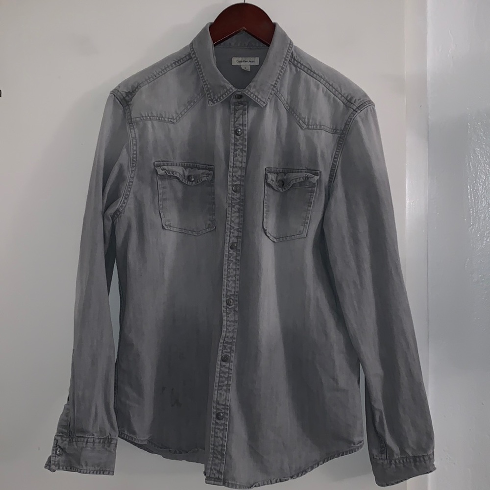 Calvin Klein button up size L loose fit